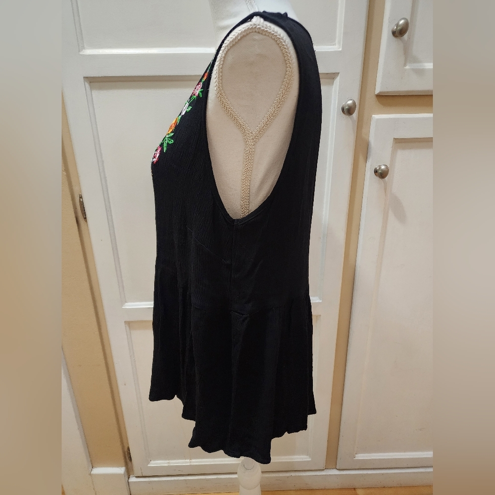 SHEIN Women's Floral Embroidery Ruffle Hem Tank Top NWOT - Picture 8 of 12